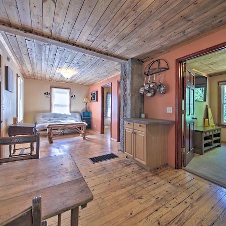 Pet-Friendly Cottage With Fire Pit - 3 Mi To Siu! Carbondale Exteriör bild