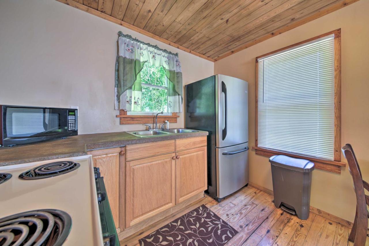 Pet-Friendly Cottage With Fire Pit - 3 Mi To Siu! Carbondale Exteriör bild