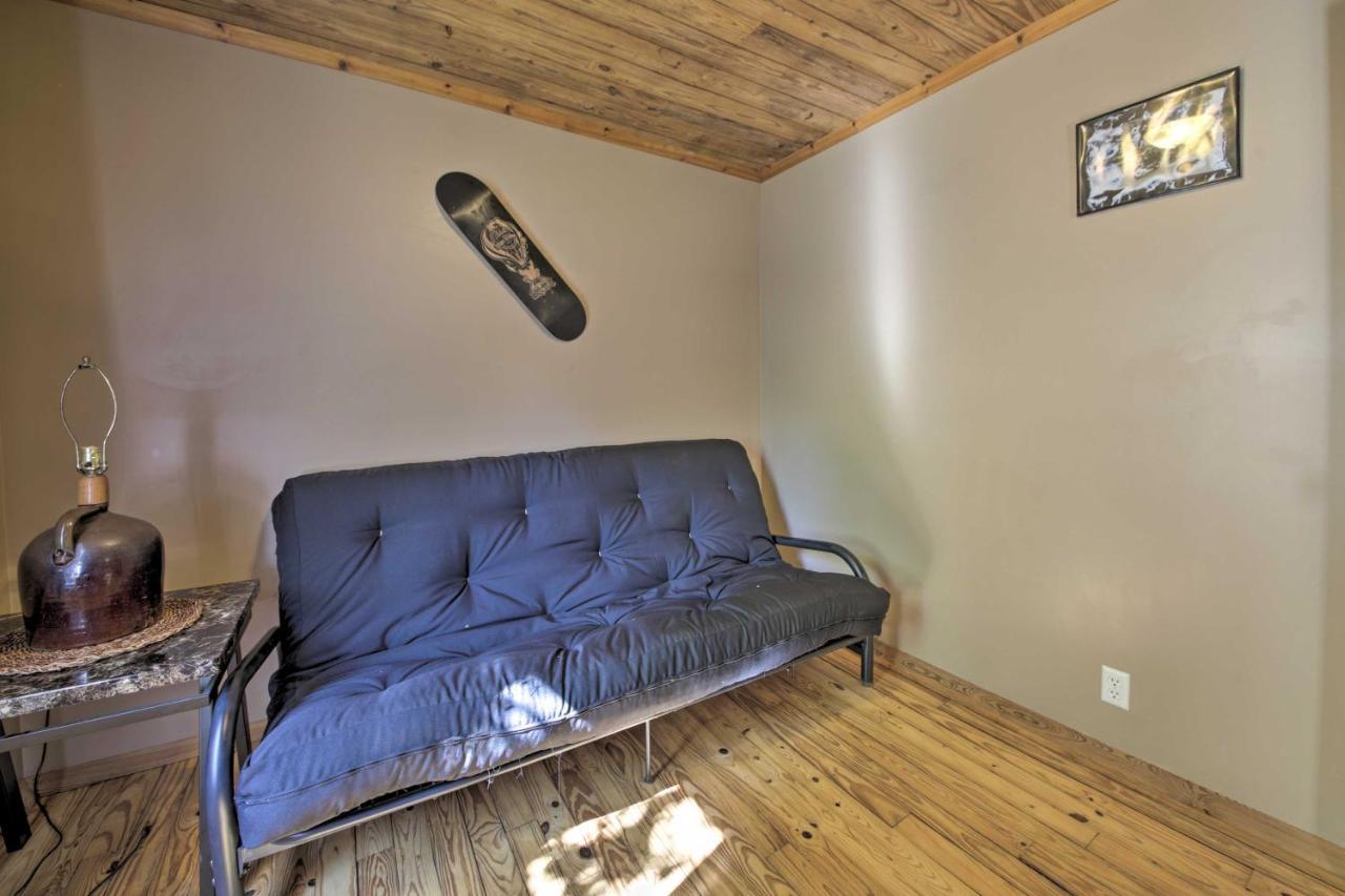 Pet-Friendly Cottage With Fire Pit - 3 Mi To Siu! Carbondale Exteriör bild