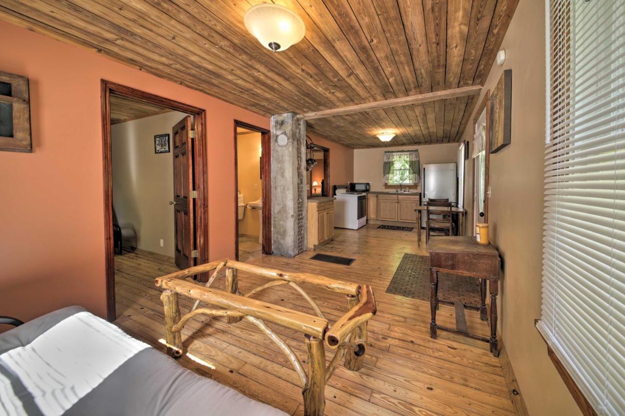 Pet-Friendly Cottage With Fire Pit - 3 Mi To Siu! Carbondale Exteriör bild